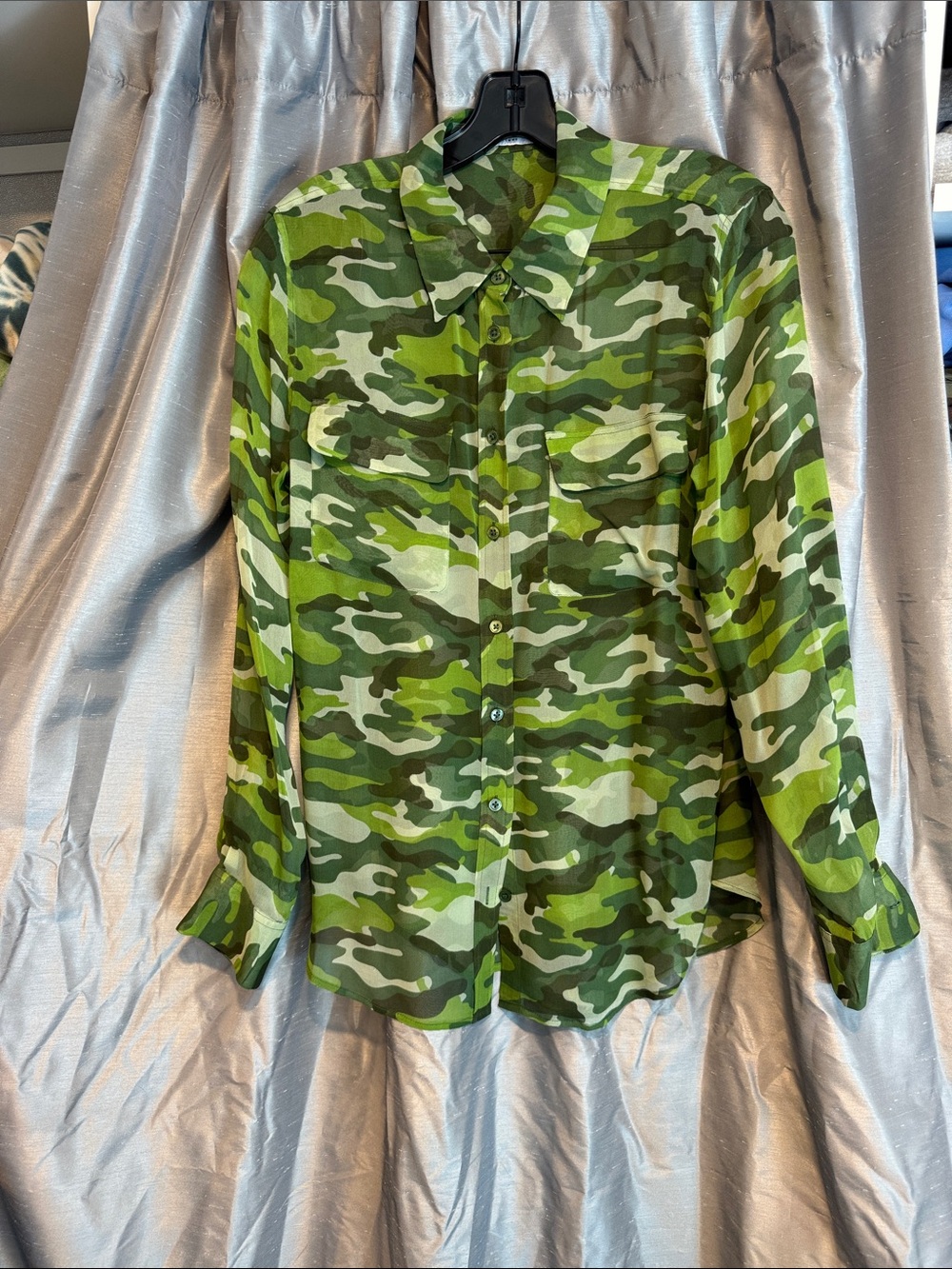 Equipment Camo Button-Down Silk Shirt size Medium